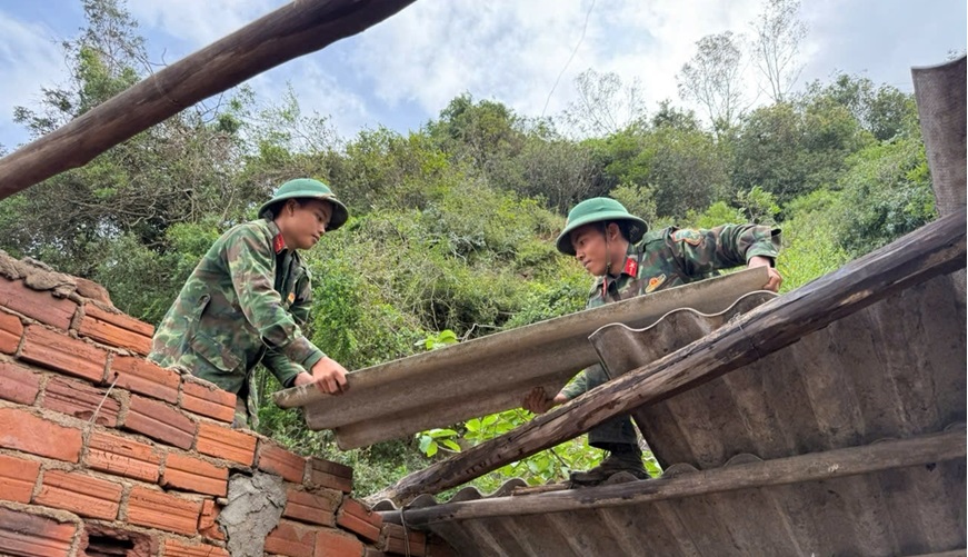 Quân đội sẵn sàng ứng phó với bão số 15 Koto