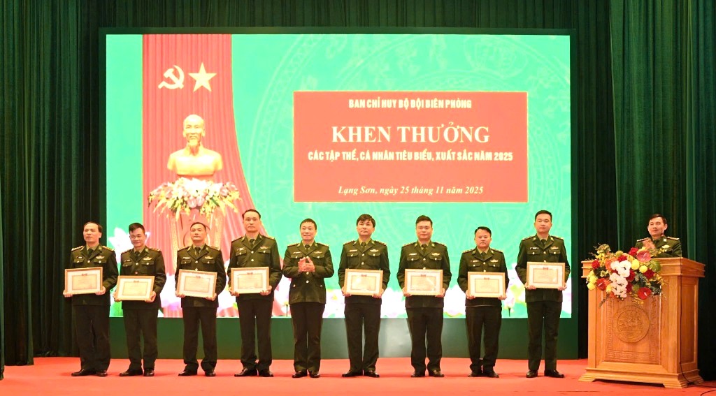 tập thể và 451 cá nhân có thành tích xuất sắc trong thực hiện nhiệm vụ công tác biên phòng năm 2025.