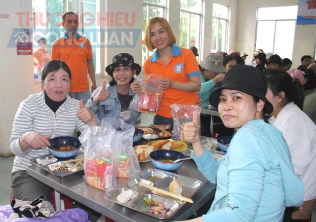 Bữa cơm Tất niên Công đoàn sẽ được tổ chức ngay tại các doanh nghiệp, tạo không gian để công nhân, chủ doanh nghiệp và tổ chức công đoàn cùng nhau chia sẻ không khí Tết, tăng sự gắn kết trong quan hệ lao động.