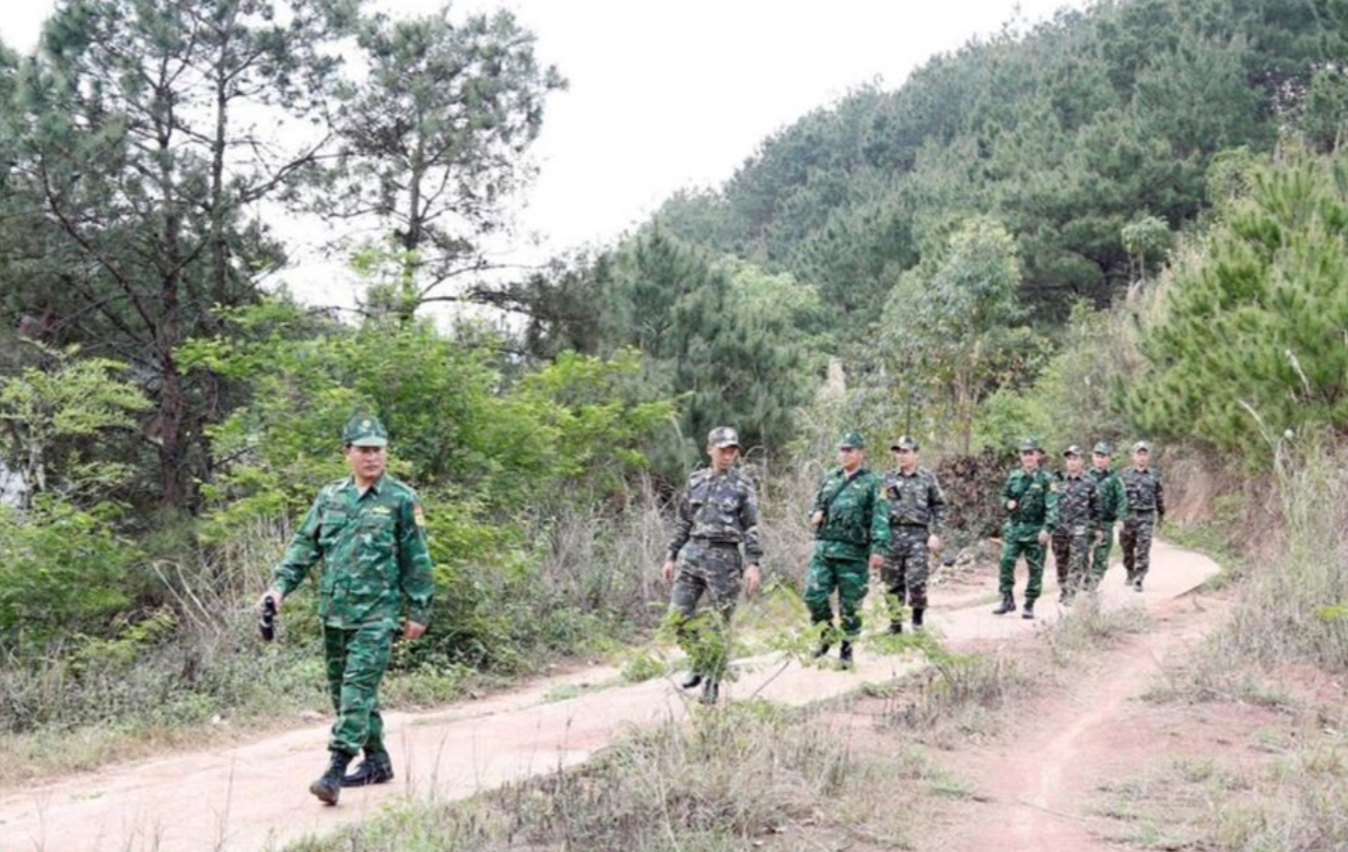 Hải quan và Đồn Biên phòng cửa khẩu Chi Ma phối hợp, tăng cường tuần tra, phát hiện buôn lậu qua biên giới. Ảnh: Hồng Lam