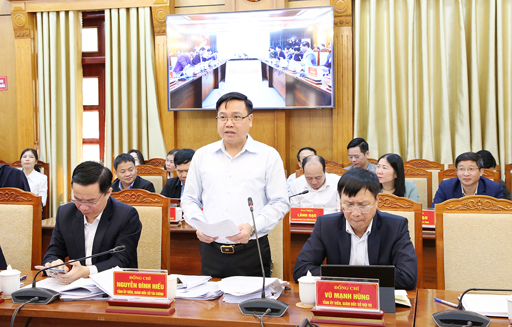 Gi&aacute;m đốc Sở T&agrave;i ch&iacute;nh Nguyễn Đ&igrave;nh Hiếu b&aacute;o c&aacute;o t&igrave;nh h&igrave;nh ph&aacute;t triển kinh tế - x&atilde; hội năm 2025.