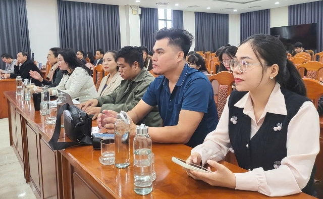 Hội nghị tập huấn thu hút nhiều người làm báo tham gia.