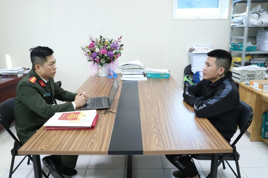 Cơ quan điều tra làm việc với đối tượng Nguyễn Văn Hai.