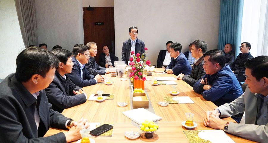 Đoàn công tác làm việc với Nhà máy Titan Hoàng Long Đoàn công tác làm việc với Nhà máy Titan Hoàng Long