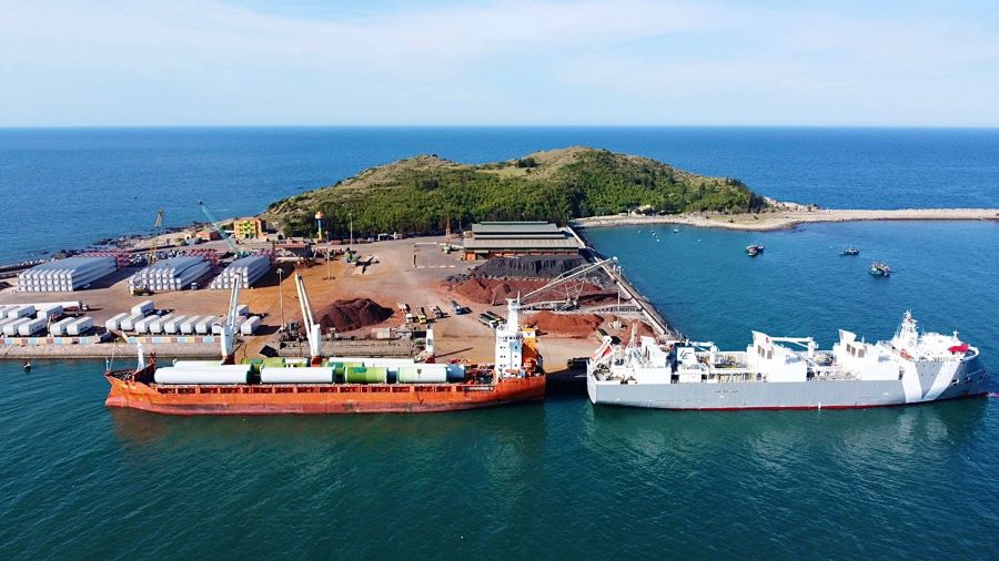 Một góc cảng biển Hòn La. Một góc cảng biển Hòn La.