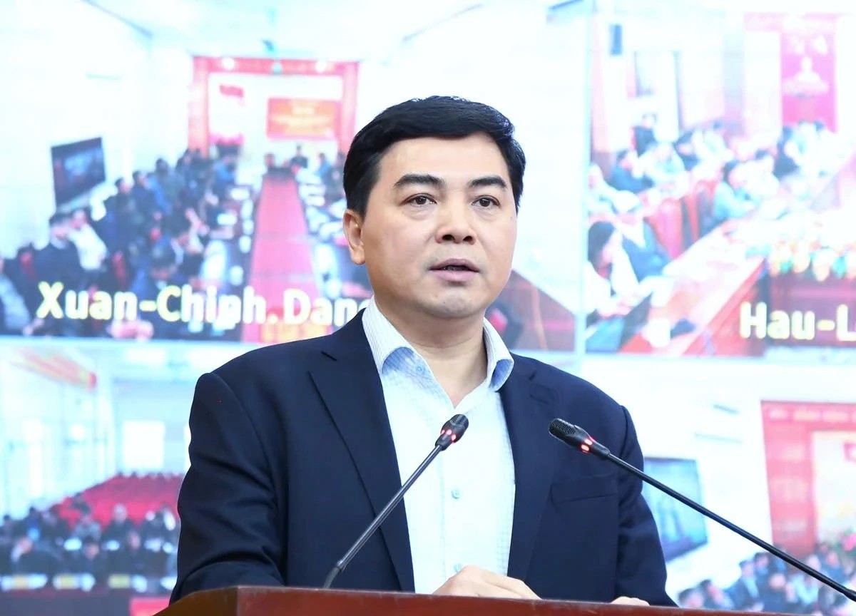 Đồng chí Nguyễn Hoài Anh, Ủy viên dự khuyết Trung ương Đảng, Phó Bí thư Tỉnh ủy, Chủ tịch UBND tỉnh, Chủ tịch Ủy ban bầu cử tỉnh phát biểu kết luận hội nghị. Đồng chí Nguyễn Hoài Anh, Ủy viên dự khuyết Trung ương Đảng, Phó Bí thư Tỉnh ủy, Chủ tịch UBND tỉnh, Chủ tịch Ủy ban bầu cử tỉnh phát biểu kết luận hội nghị.