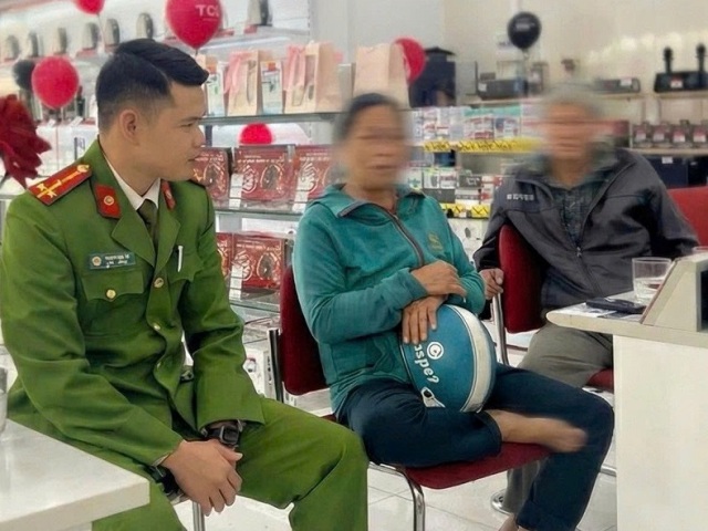 Công an xã Đại Đồng kịp thời giúp người dân thoát “bẫy” chuyển tiền lừa đảo.