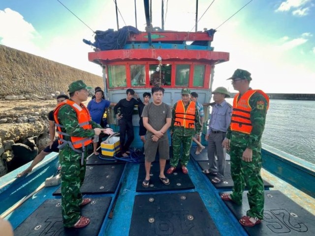 Bộ đội Biên phòng tỉnh Quảng Trị vừa ký và ban hành quyết định xử phạt vi phạm hành chính đối với 2 chủ tàu cá vi phạm các quy định trong lĩnh vực thủy sản.