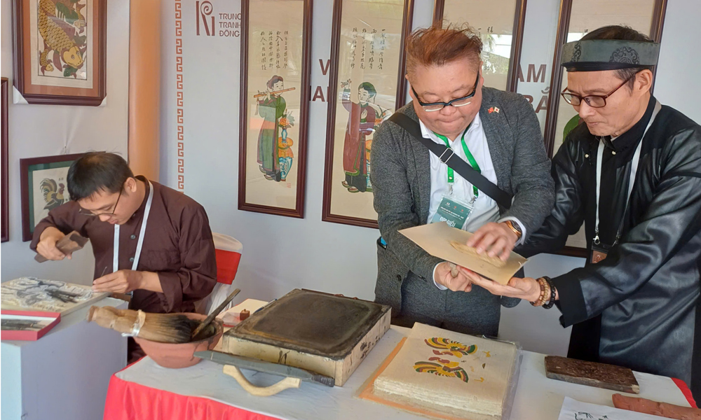 Bắc Ninh: Trình diễn, quảng bá tranh dân gian Đông Hồ tại Diễn đàn hợp tác địa phương Việt - Nhật