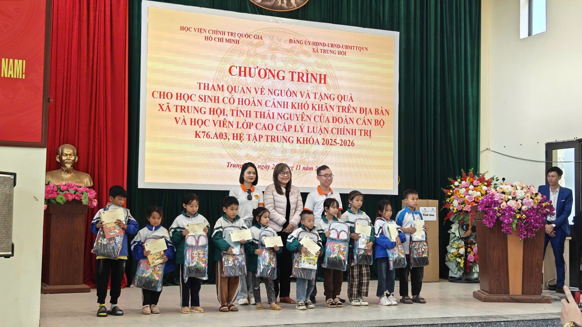 Tập thể lớp K76.A03 đã trao tặng cho UBND xã Trung Hội một máy lọc nước trị giá 15 triệu đồng, và 41 suất quà, mỗi suất trị giá 1 triệu đồng gồm tiền mặt và hiện vật cho các cháu học sinh tiểu học và THCS có hoàn cảnh đặc biệt khó khăn tại xã Trung Hội, Tỉnh Thái Nguyên Tập thể lớp K76.A03 đã trao tặng cho UBND xã Trung Hội một máy lọc nước trị giá 15 triệu đồng, và 41 suất quà, mỗi suất trị giá 1 triệu đồng gồm tiền mặt và hiện vật cho các cháu học sinh tiểu học và THCS có hoàn cảnh đặc biệt khó khăn tại xã Trung Hội, Tỉnh Thái Nguyên