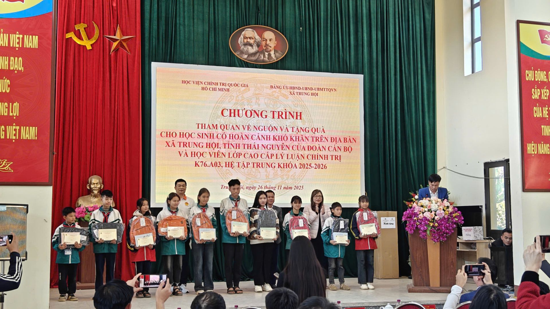 Tập thể lớp K76.A03 đã trao tặng cho UBND xã Trung Hội một máy lọc nước trị giá 15 triệu đồng, và 41 suất quà, mỗi suất trị giá 1 triệu đồng gồm tiền mặt và hiện vật cho các cháu học sinh tiểu học và THCS có hoàn cảnh đặc biệt khó khăn tại xã Trung Hội, Tỉnh Thái Nguyên Tập thể lớp K76.A03 đã trao tặng cho UBND xã Trung Hội một máy lọc nước trị giá 15 triệu đồng, và 41 suất quà, mỗi suất trị giá 1 triệu đồng gồm tiền mặt và hiện vật cho các cháu học sinh tiểu học và THCS có hoàn cảnh đặc biệt khó khăn tại xã Trung Hội, Tỉnh Thái Nguyên