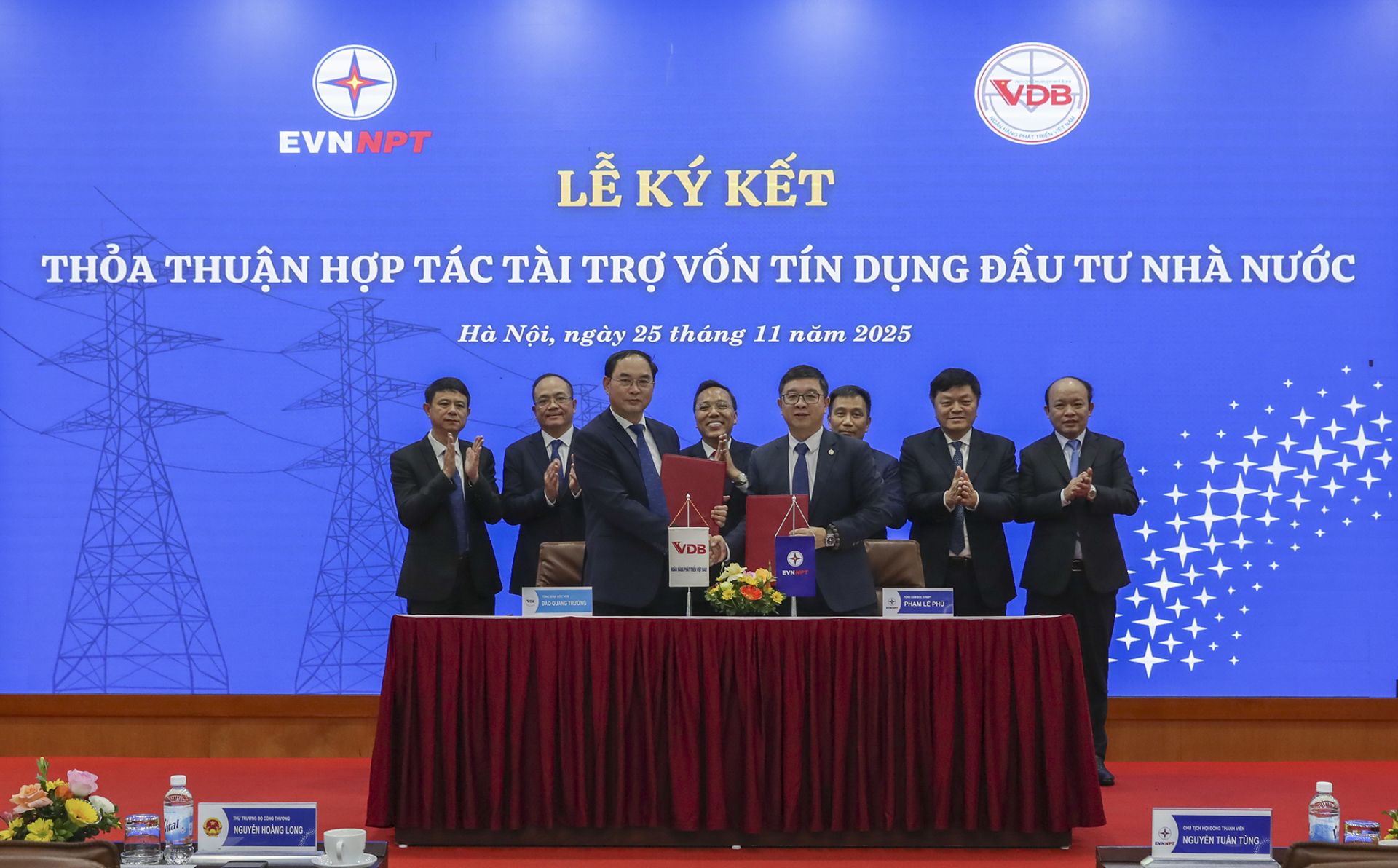 EVNNPT ký thỏa thuận hợp tác tài trợ vốn với VDB