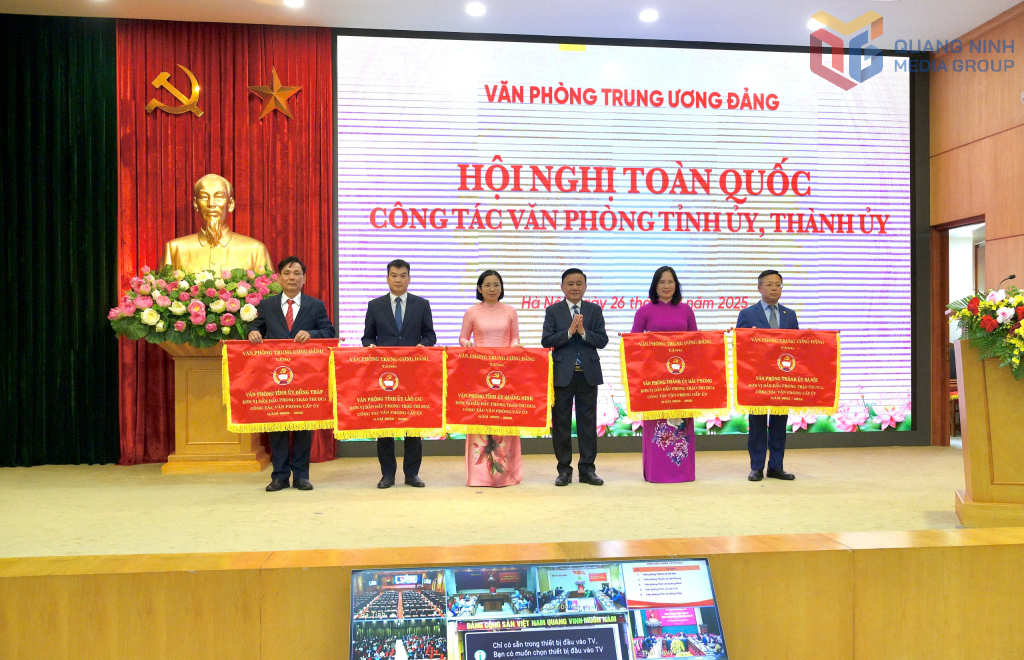 Văn phòng Tỉnh ủy Quảng Ninh là 1 trong 5 văn phòng Tỉnh ủy, Thành ủy được nhận Cờ thi đua của Văn phòng Trung ương Đảng.