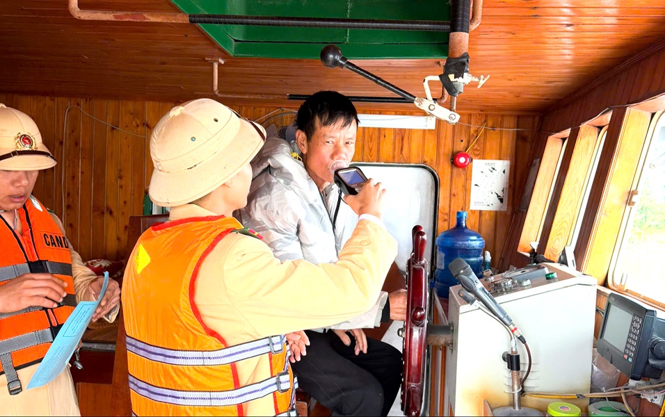 Hưng Yên xử phạt 24 trường hợp vi phạm giao thông đường thủy