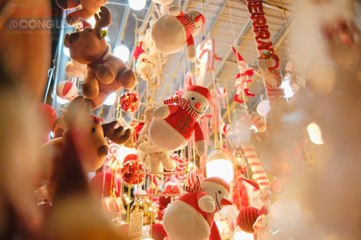 Nhiều hộ kinh doanh đồng tình rằng việc dọn dẹp, chỉnh trang tuyến phố không chỉ giúp môi trường sạch đẹp mà còn tạo ấn tượng tốt đối với du khách, nhất là khi phố Hàng Mã luôn là điểm đến đông đúc mỗi dịp lễ, Tết.