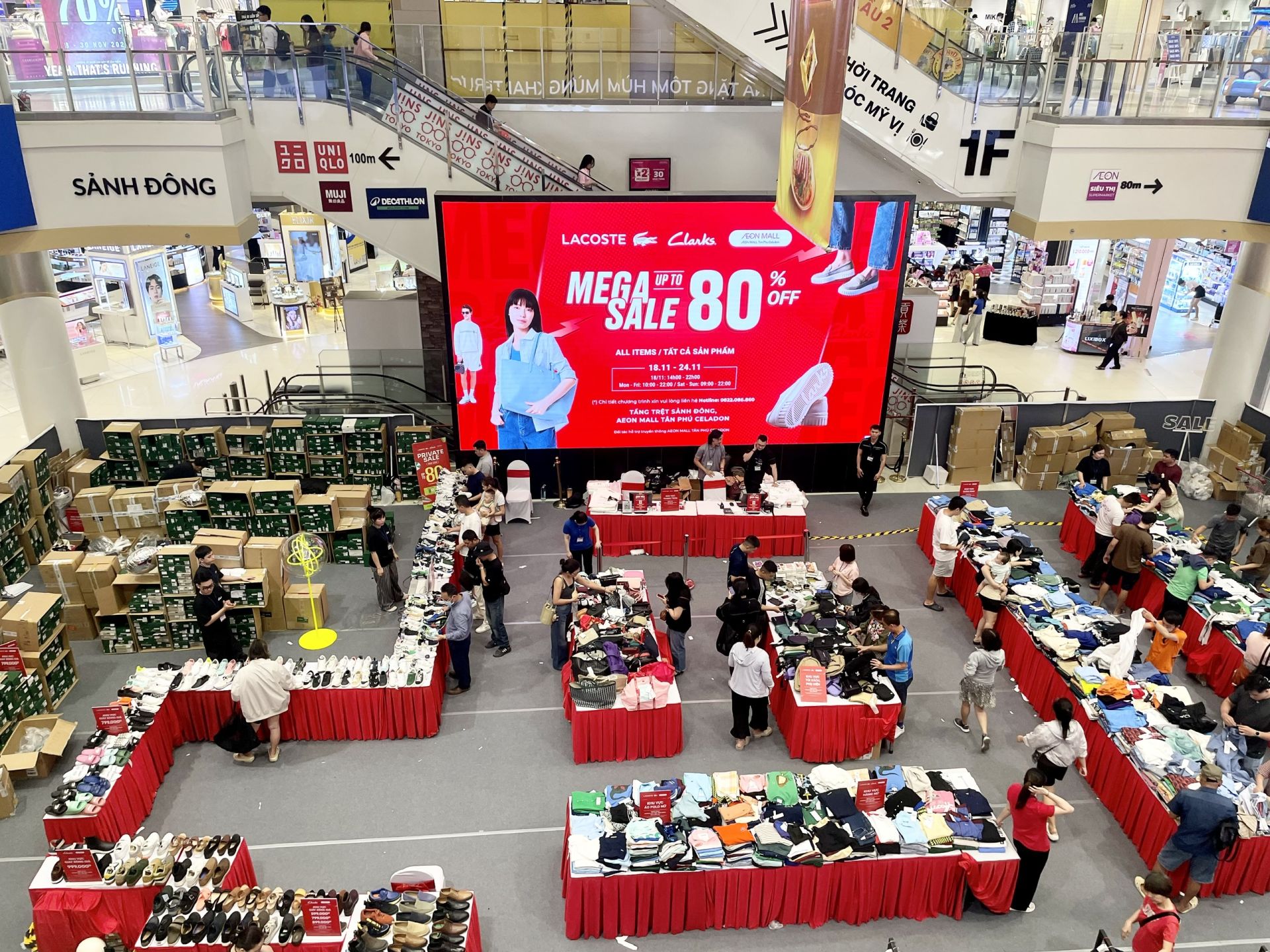 TP. HCM bùng nổ “mùa săn sale” Black Friday 2025