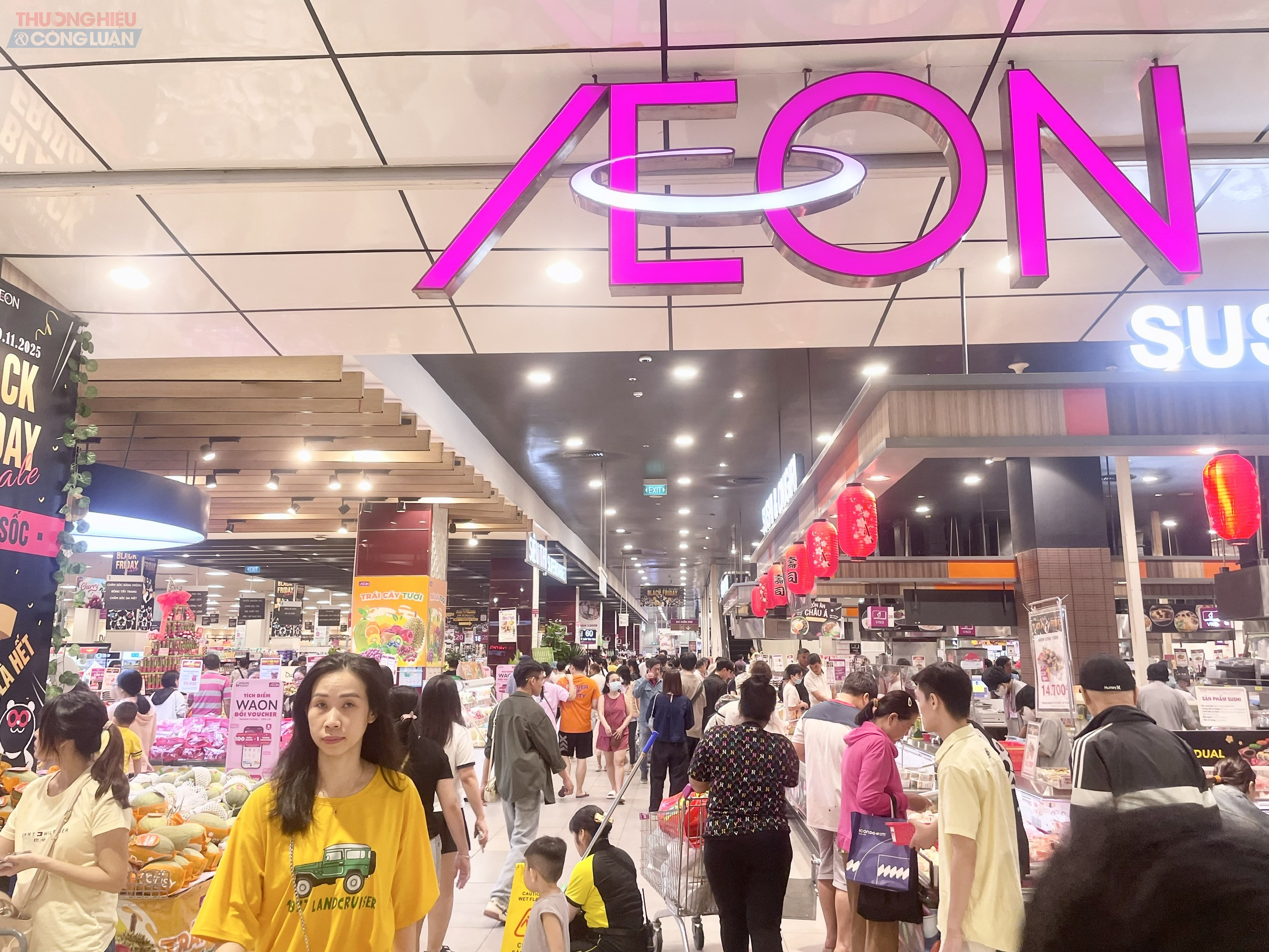 Hàng loạt mẫu mã với nhiều mức giá ưu đãi phục vụ chị em mua sắm