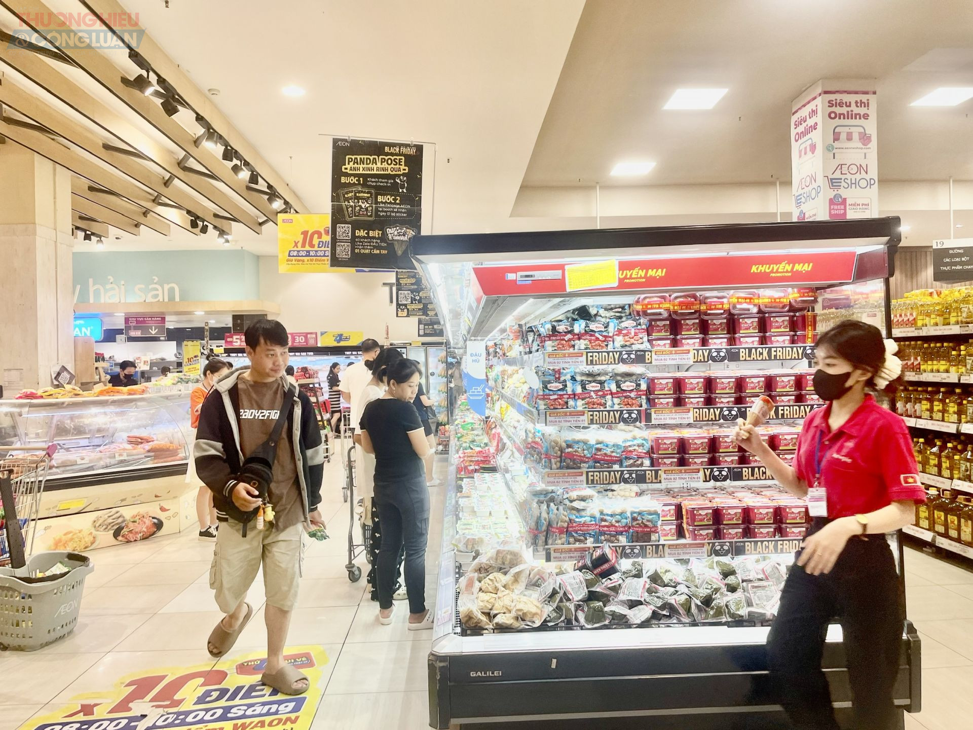 Không gian thực phẩm thiết yếu sale lớn nhằm kích cầu người dân mua sắm