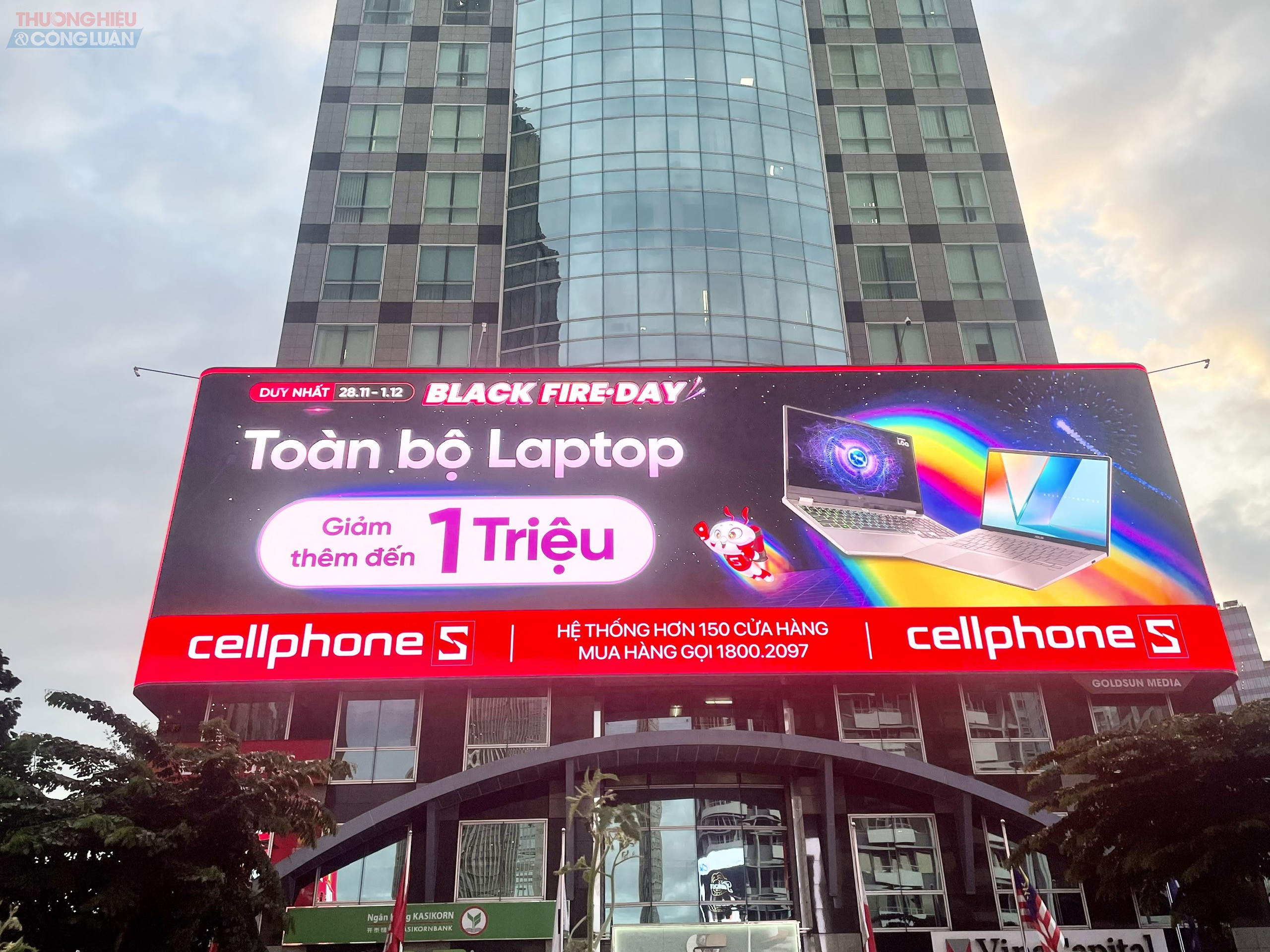 Black Friday có mặt khắp đường phố tại TP. HCM