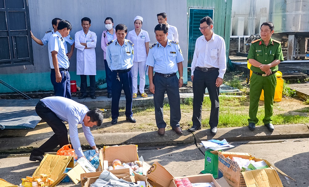 Cà Mau: Tiêu hủy lô mỹ phẩm nhập lậu trị giá gần 50 triệu đồng