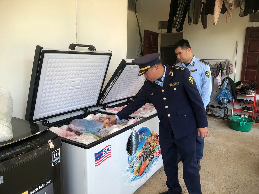 Lực lượng QLTT tỉnh Tuyên Quang kiểm tra cơ sở kinh doanh