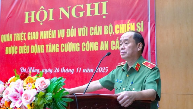 Thiếu tướng Nguyễn Hữu Hợp gặp mặt, qu&aacute;n triệt v&agrave; giao nhiệm vụ cho c&aacute;c CBCS điều đồng, tăng cường về x&atilde;.