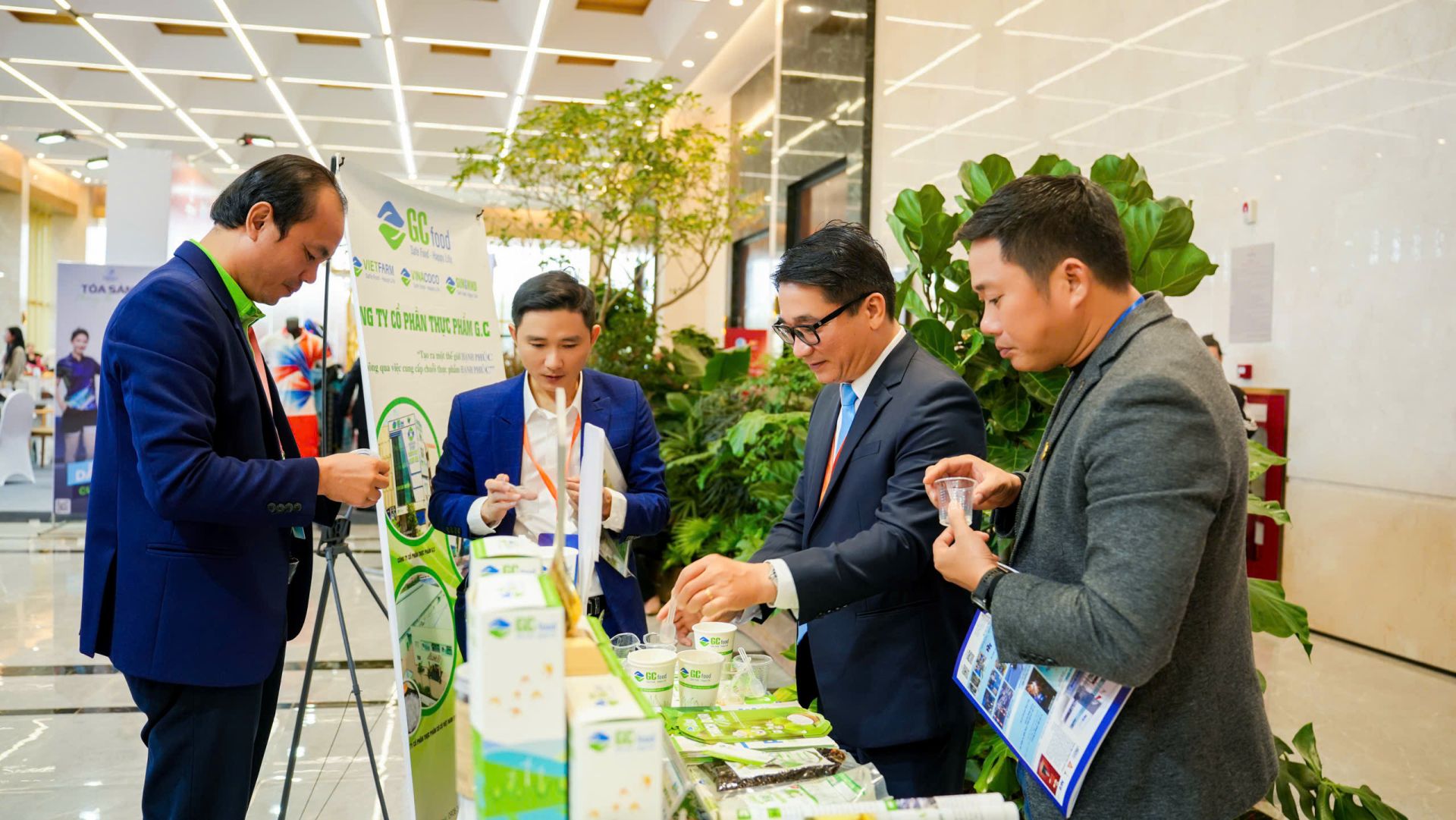 Gian hàng của GC Food tại sự kiện với các sản phẩm nha đam, thạch dừa của GC Food được xuất khẩu đến 27 quốc gia. Gian hàng của GC Food tại sự kiện với các sản phẩm nha đam, thạch dừa của GC Food được xuất khẩu đến 27 quốc gia.