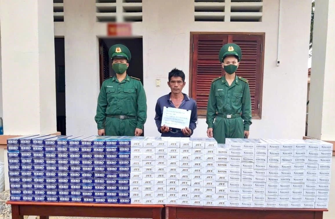 Phát hiện, bắt giữ đối tượng vận chuyển trái phép 2.590 bao thuốc lá ngoại