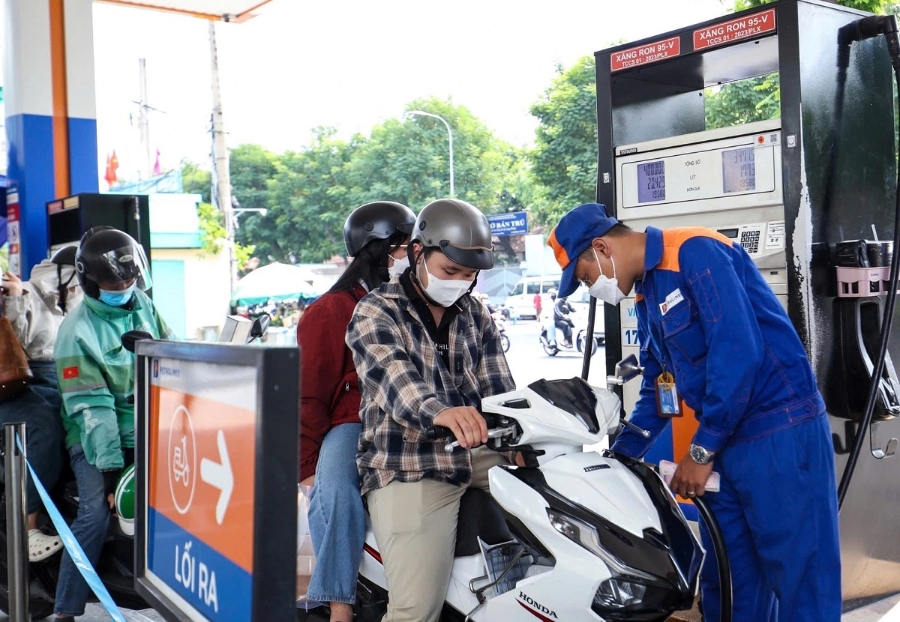 Xăng dầu đồng loạt giảm mạnh