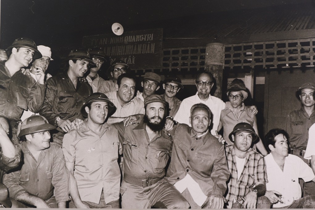 Chủ tịch Fidel Castro chụp ảnh cùng Thủ tướng Phạm Văn Đồng tại Vĩnh Linh, Quảng Trị năm 1973.