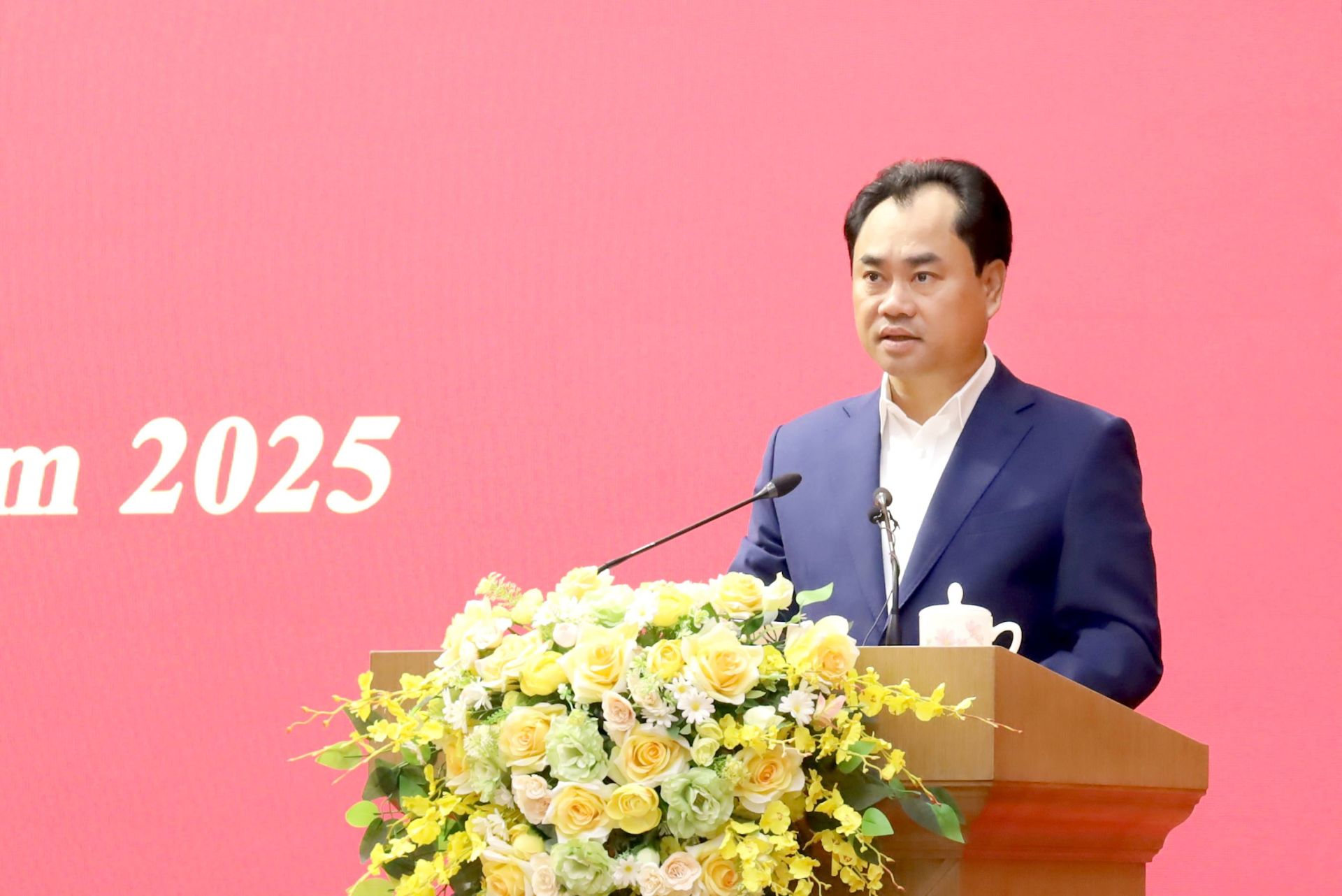 Bí thư Tỉnh ủy, Chủ tịch HĐND tỉnh Lào Cai Trịnh Việt Hùng phát biểu khai mạc Hội nghị