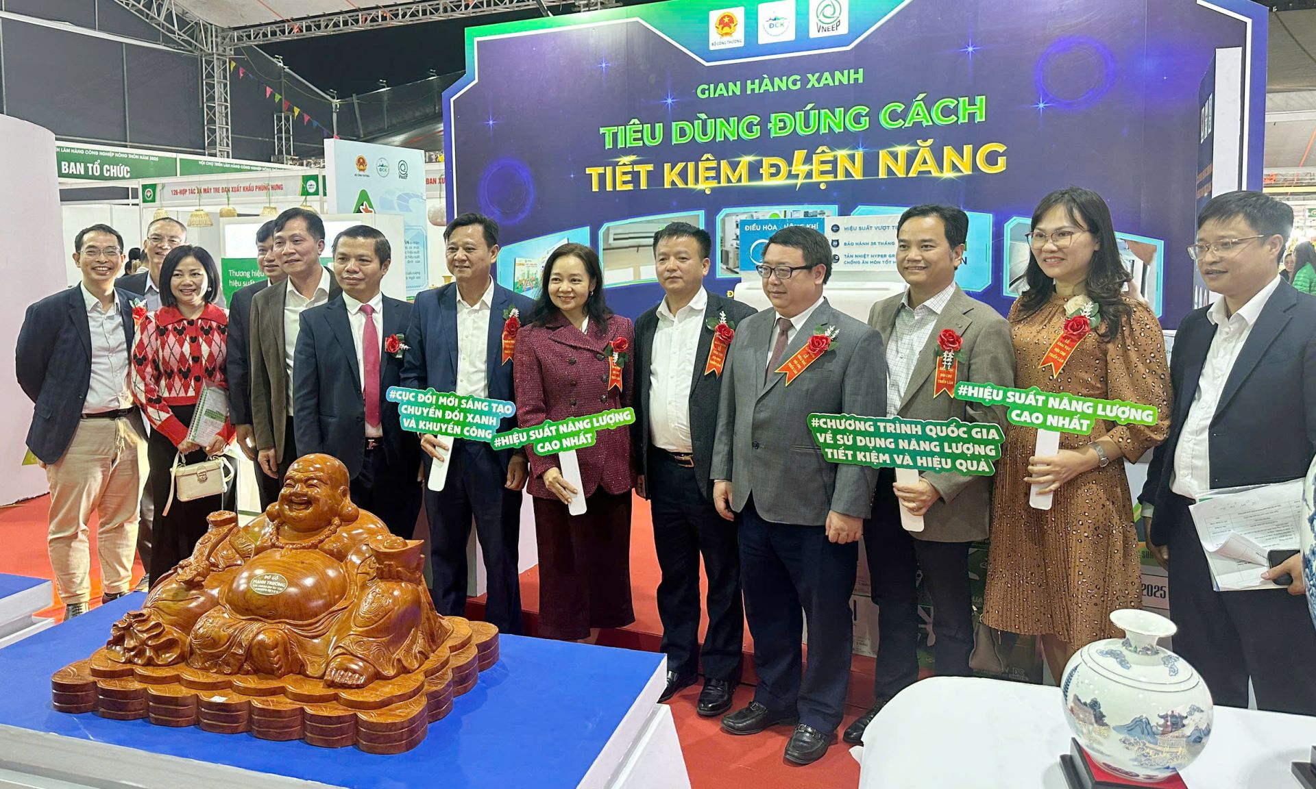 Khai mạc Hội chợ Triển lãm hàng công nghiệp nông thôn năm 2025