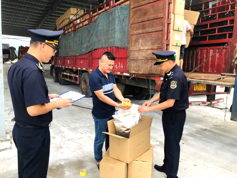 Lực lượng Hải quan tăng cường kiểm tra hàng hóa vi phạm