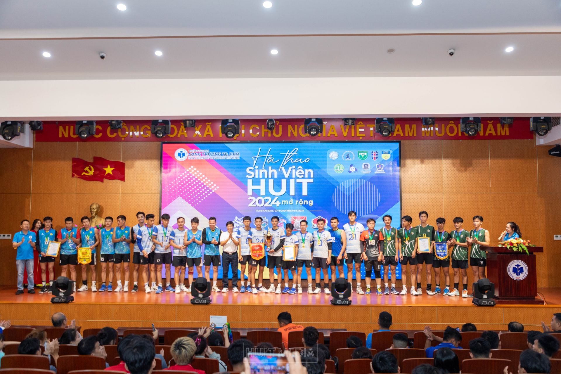 Hội Thao Sinh viên HUIT 2024 mở rộng: Trao giải cho các đội tuyển đạt thành tích cao Hội Thao Sinh viên HUIT 2024 mở rộng: Trao giải cho các đội tuyển đạt thành tích cao