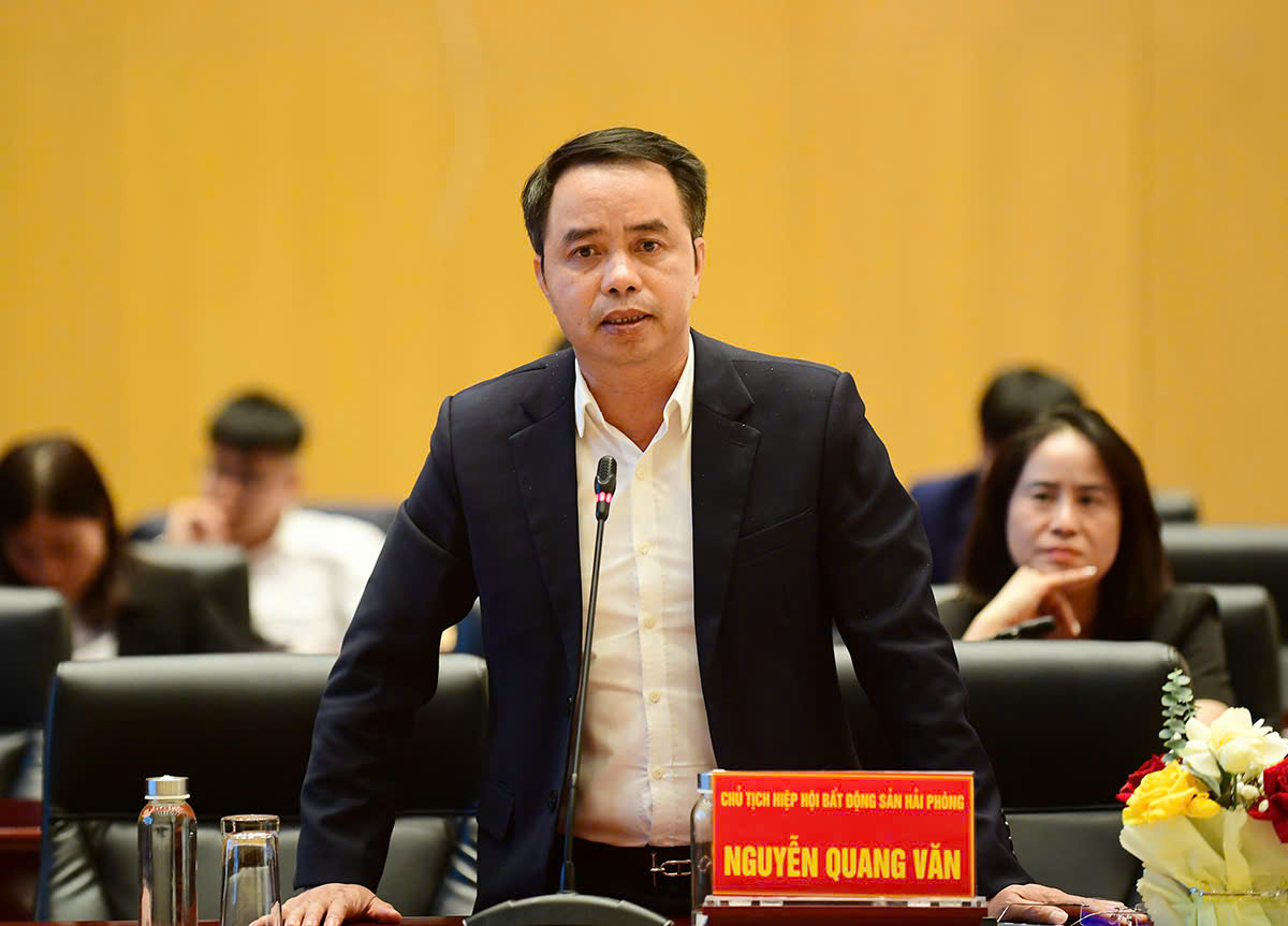 Ông Nguyễn Quang Văn, Chủ tịch Hiệp hội Bất động sản Hải Phòng phát biểu tại diễn đàn. Ông Nguyễn Quang Văn, Chủ tịch Hiệp hội Bất động sản Hải Phòng phát biểu tại diễn đàn.