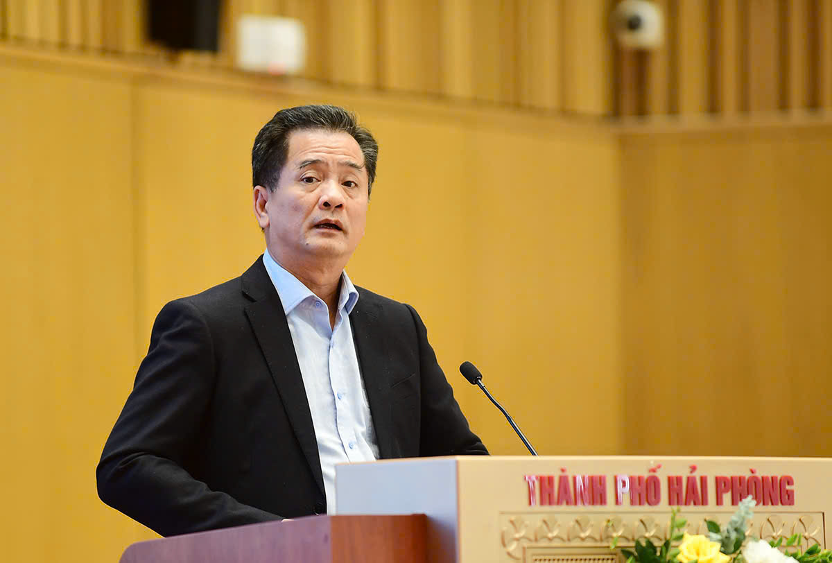 Ông Nguyễn Văn Đính, Chủ tịch Hiệp hội Bất động sản Việt Nam phát biểu tại diễn đàn. Ông Nguyễn Văn Đính, Chủ tịch Hiệp hội Bất động sản Việt Nam phát biểu tại diễn đàn.