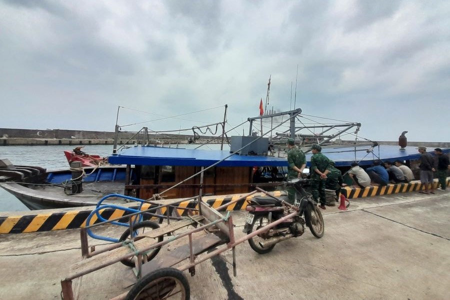 Quảng Trị: Phát hiện một tàu không có người trôi dạt trên biển