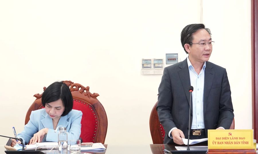 Đồng chí Hoàng Xuân Tân, Phó Chủ tịch UBND tỉnh phát biểu tại buổi làm việc. Đồng chí Hoàng Xuân Tân, Phó Chủ tịch UBND tỉnh phát biểu tại buổi làm việc.