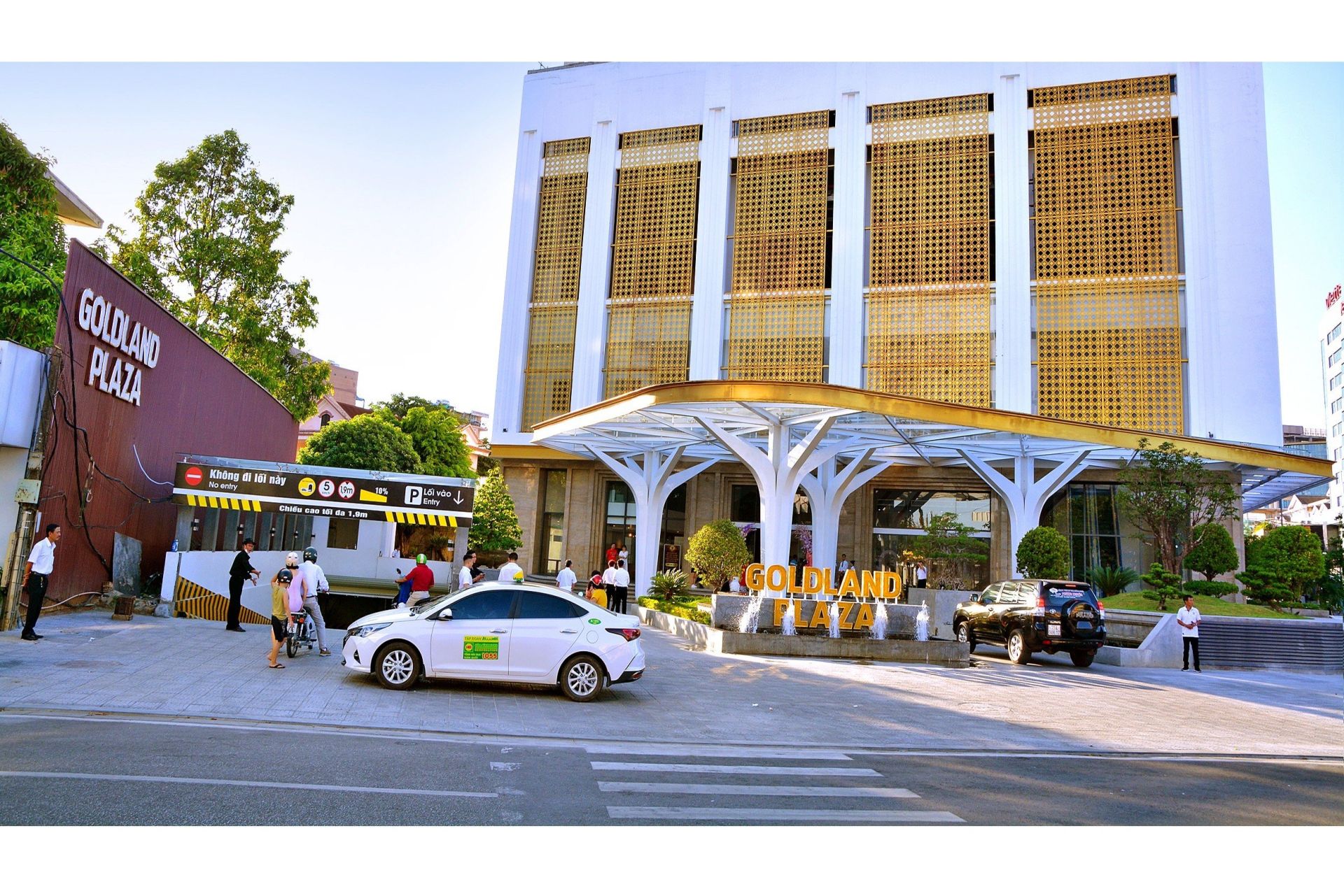 Nhiều cơ sở du lịch mở cửa đón khách tạo cho Thành phố Huế bức tranh kinh tế sôi động