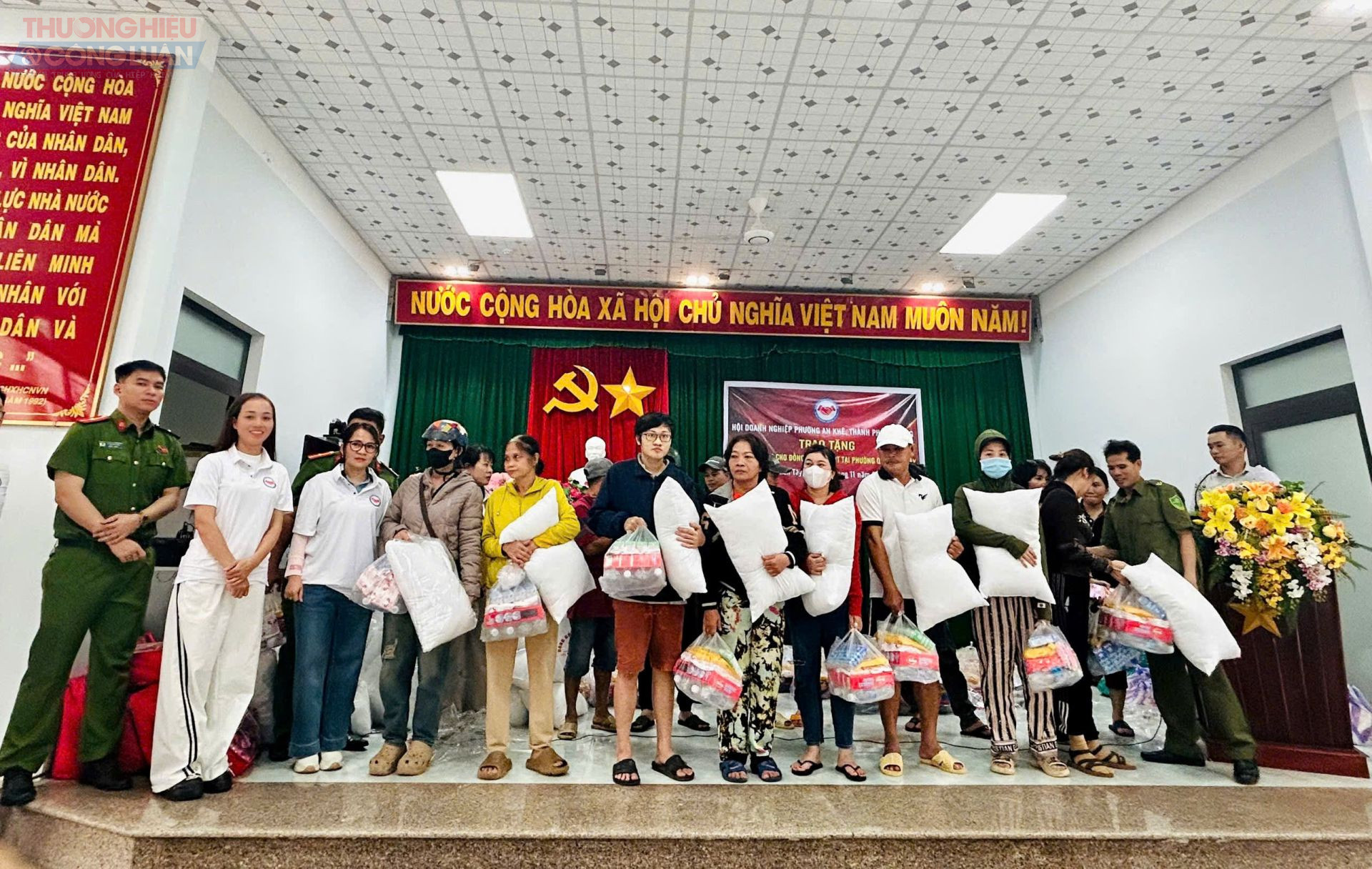 Những phần quà tuy nhỏ bé, nhưng thể hiện tính nhân văn của người Việt, vốn đã có từ xưa.