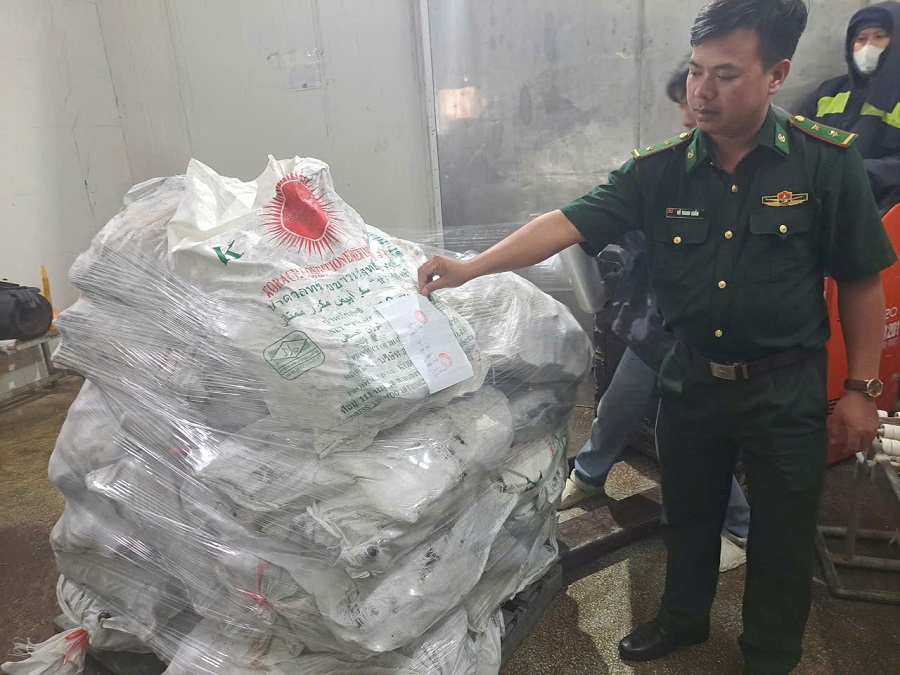 Cà Mau: Bắt giữ xe tải chở hơn 15 tấn hải sản không nguồn gốc