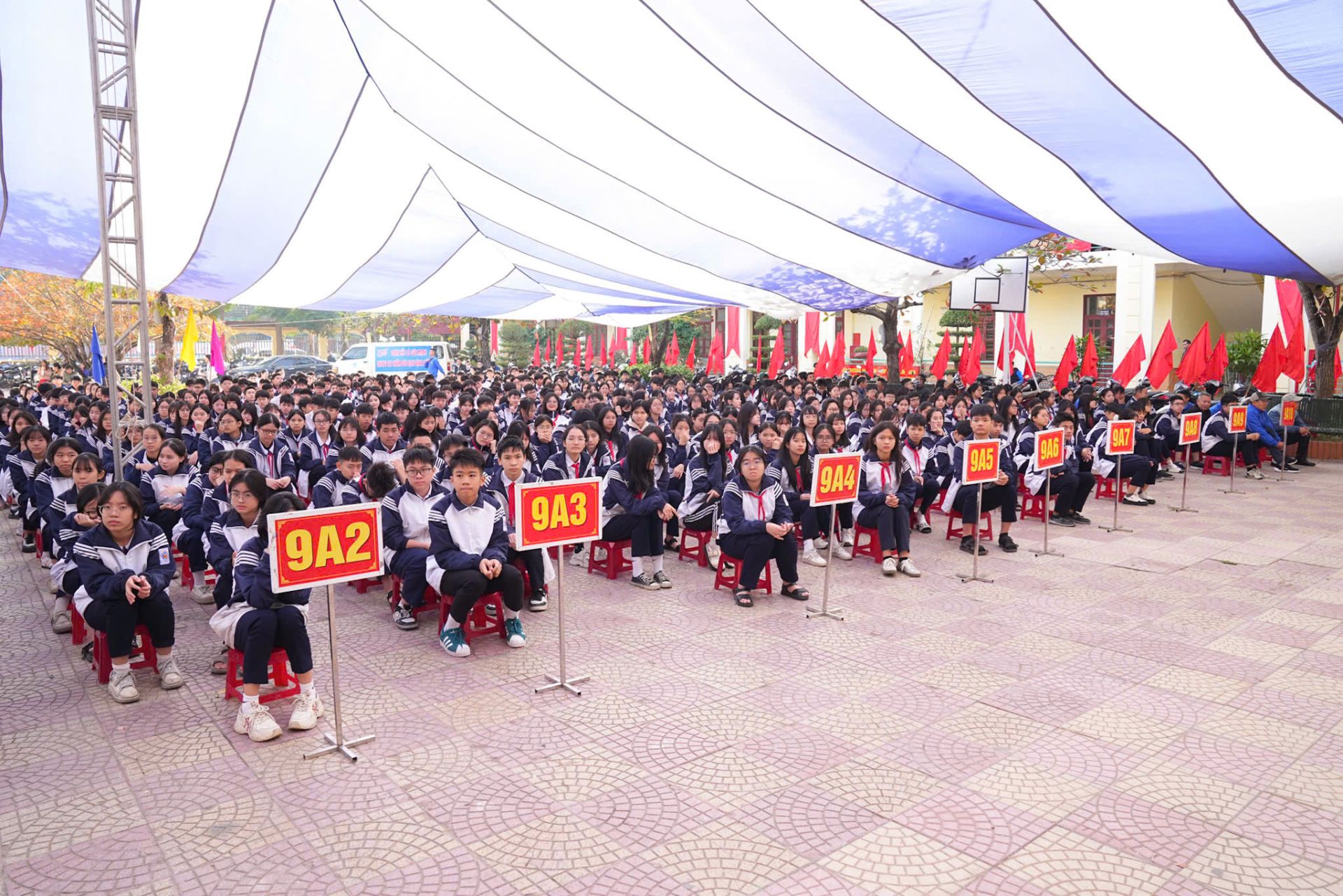 Học sinh Trường THCS Lương Khánh Thiện tham dự chương trình. Học sinh Trường THCS Lương Khánh Thiện tham dự chương trình.