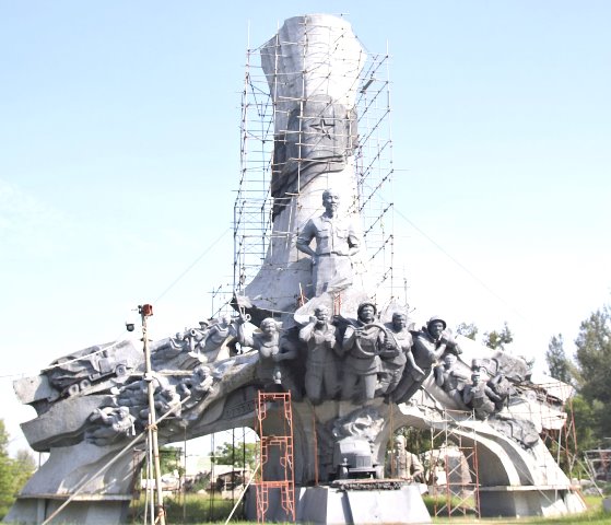 Phác thảo mô hình tượng đài Trường Sơn.