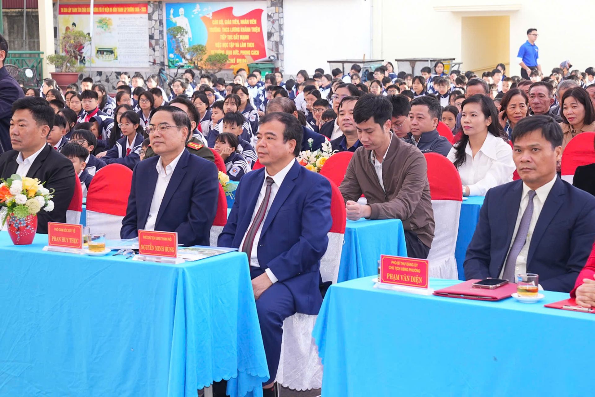 Đại biểu tham dự chương trình. Đại biểu tham dự chương trình.