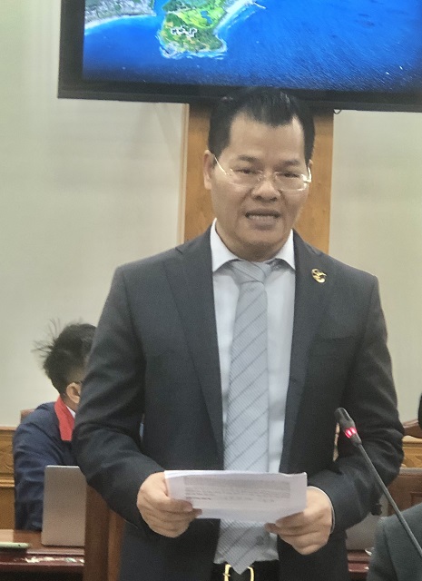 Ông Tống Đức Hiếu thông tin các dự án sẽ triển khai tại tỉnh Gia Lai. Ảnh: Viết Hiền