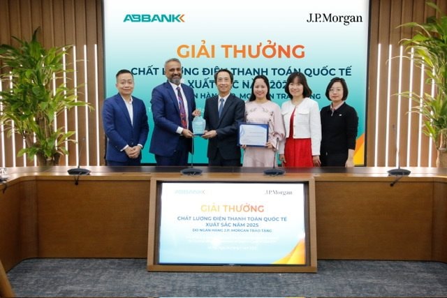 ABBANK nhận giải thưởng do J.P.Morgan trao tặng ABBANK nhận giải thưởng do J.P.Morgan trao tặng