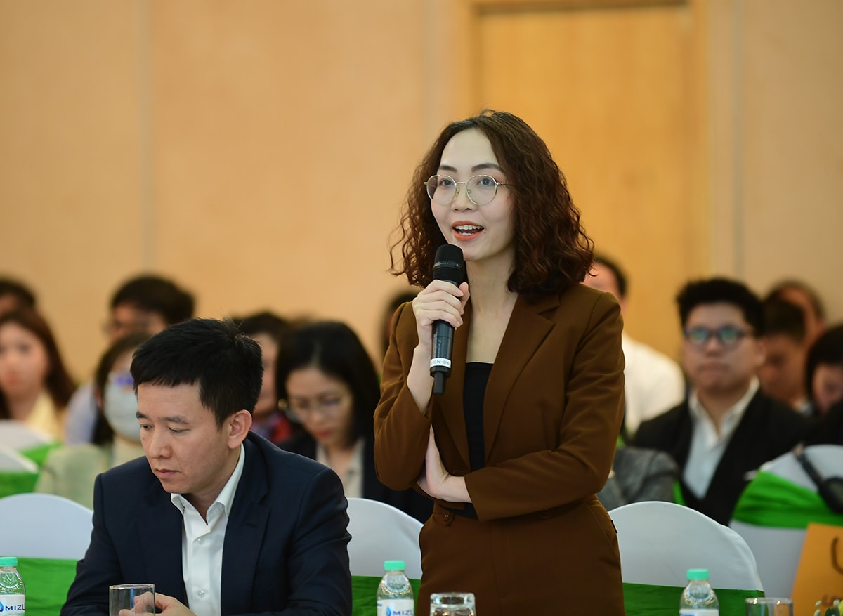 Bà Nguyễn Phương Nga – Phó Tổng Giám đốc Tập đoàn CNCTech chia sẻ tại phiên thảo luận Bà Nguyễn Phương Nga – Phó Tổng Giám đốc Tập đoàn CNCTech chia sẻ tại phiên thảo luận