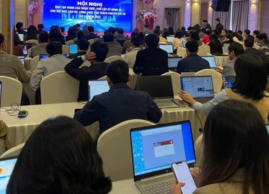 Đội ngũ cán bộ, công chức phụ trách chuyển đổi số cấp xã tham dự hội nghị.