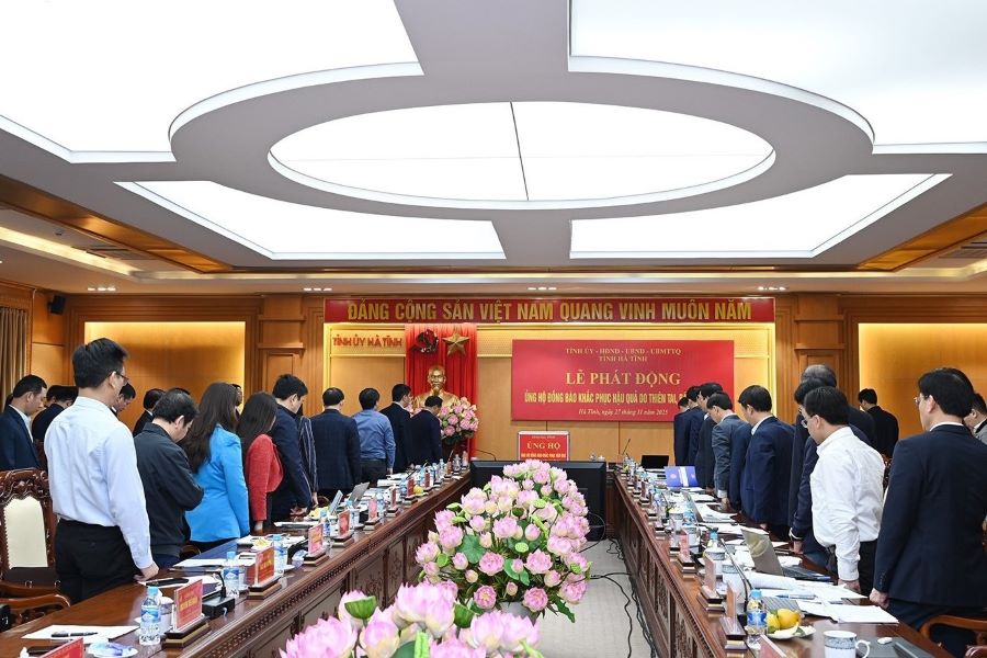 Các biểu dành phút tưởng niệm các nạn nhân tử vong trong thiên tai tại lễ phát động. Các biểu dành phút tưởng niệm các nạn nhân tử vong trong thiên tai tại lễ phát động.