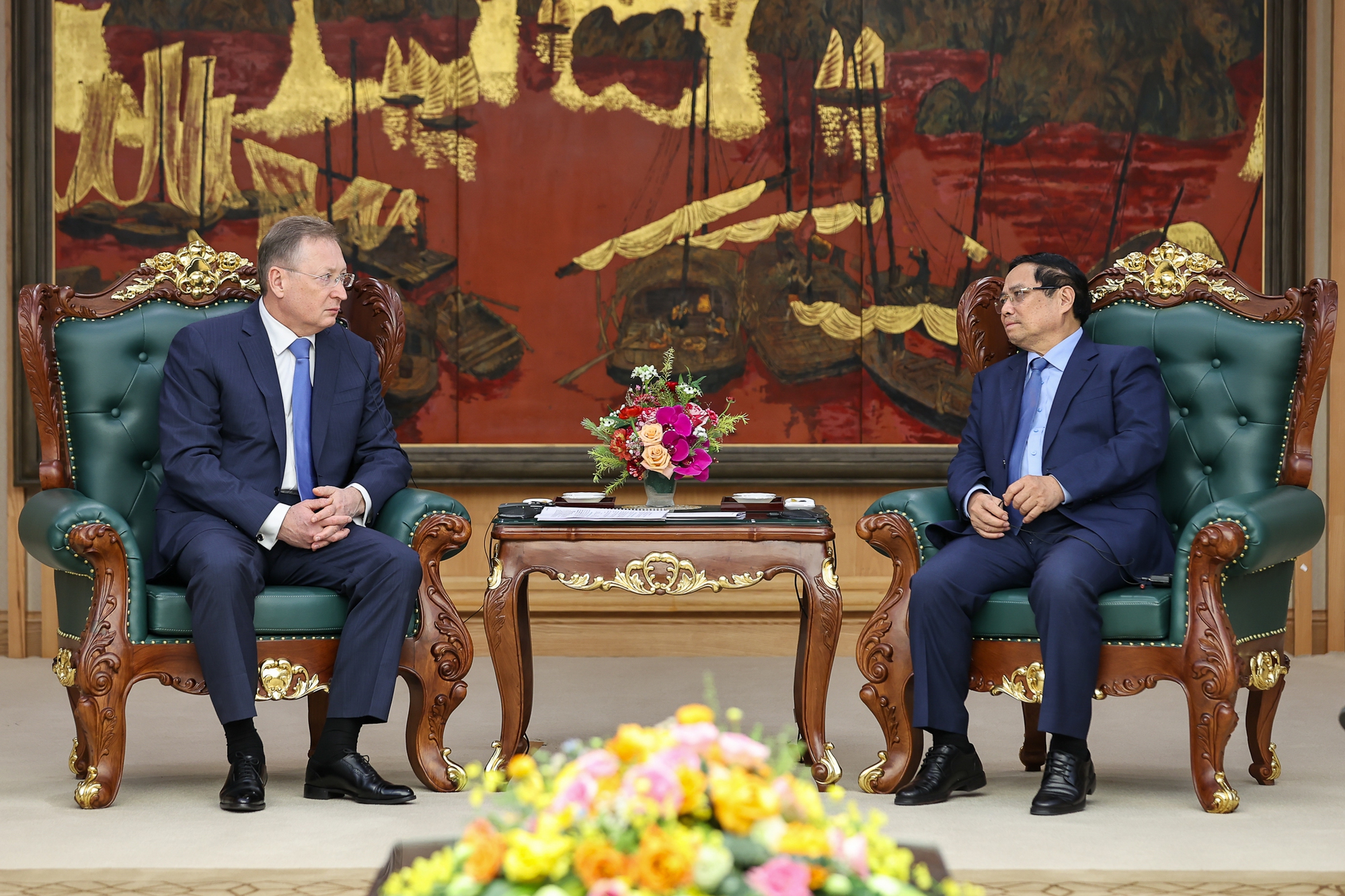 Thủ tướng cho biết, Chính phủ Việt Nam ủng hộ Petrovietnam và Zarubezhneft tiếp tục nghiên cứu, mở rộng hoạt động đầu tư; đề nghị hai bên tiếp tục trao đổi, tìm kiếm các biện pháp nâng cao hơn nữa hoạt động của các liên doanh. (Ảnh: VGP/Nhật Bắc)) Thủ tướng cho biết, Chính phủ Việt Nam ủng hộ Petrovietnam và Zarubezhneft tiếp tục nghiên cứu, mở rộng hoạt động đầu tư; đề nghị hai bên tiếp tục trao đổi, tìm kiếm các biện pháp nâng cao hơn nữa hoạt động của các liên doanh. (Ảnh: VGP/Nhật Bắc))